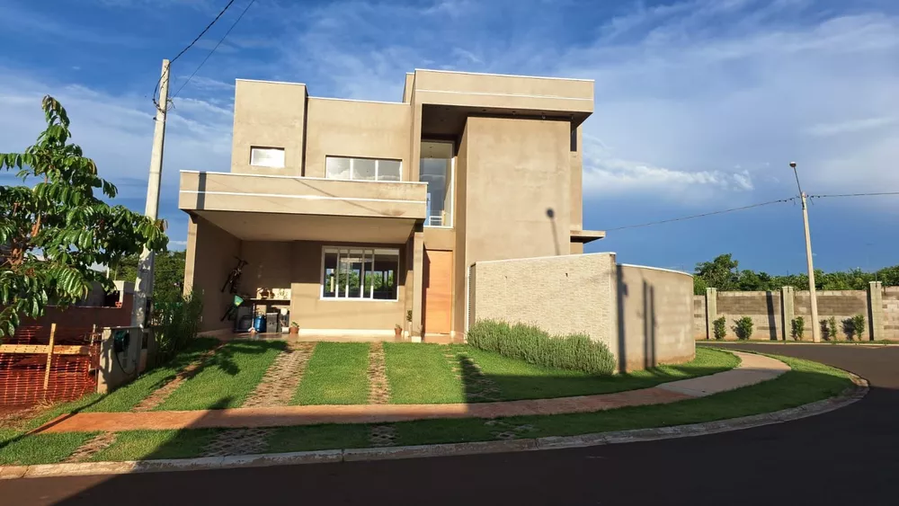 Casa à venda com 3 quartos, 195m² - Foto 1