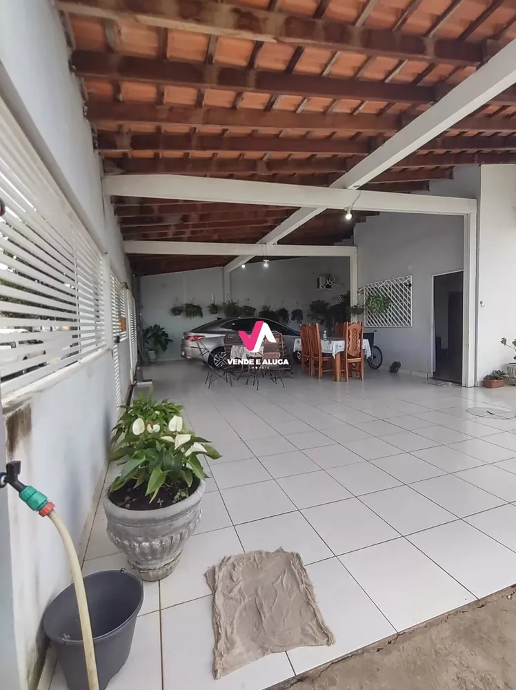 Casa à venda com 2 quartos, 131m² - Foto 1