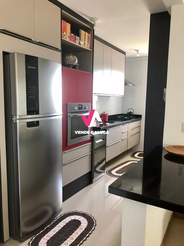 Apartamento à venda com 3 quartos, 97m² - Foto 2