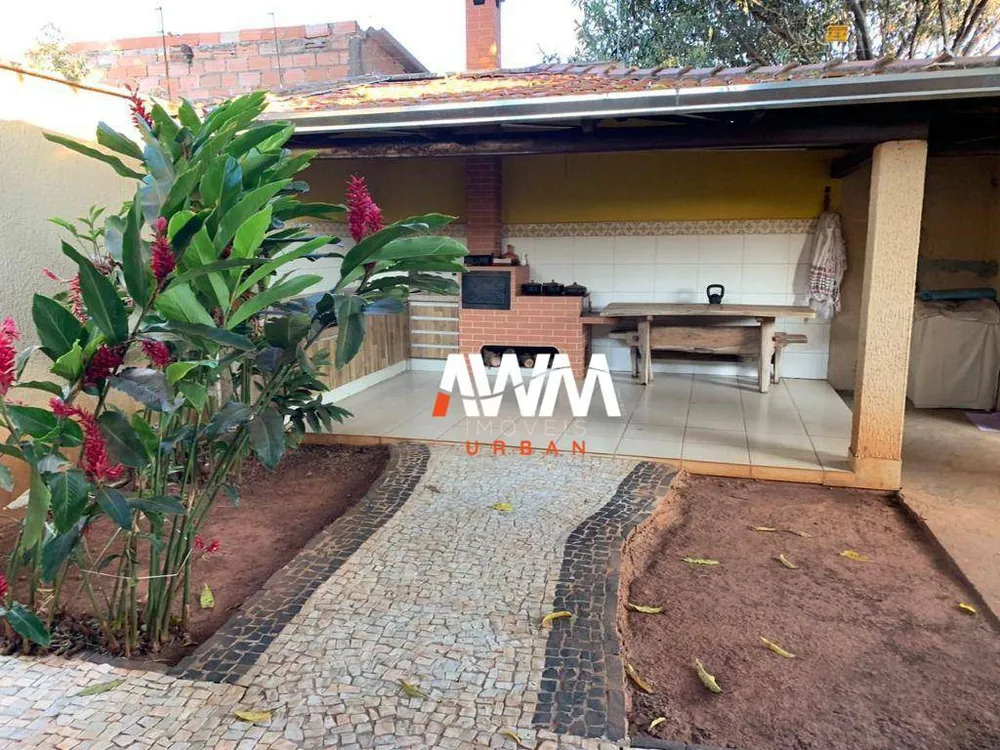 Casa, 3 quartos, 212 m² - Foto 1
