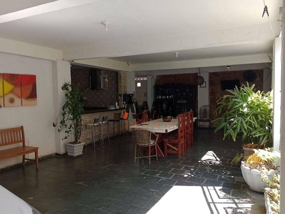 Sobrado à venda com 7 quartos, 450m² - Foto 1