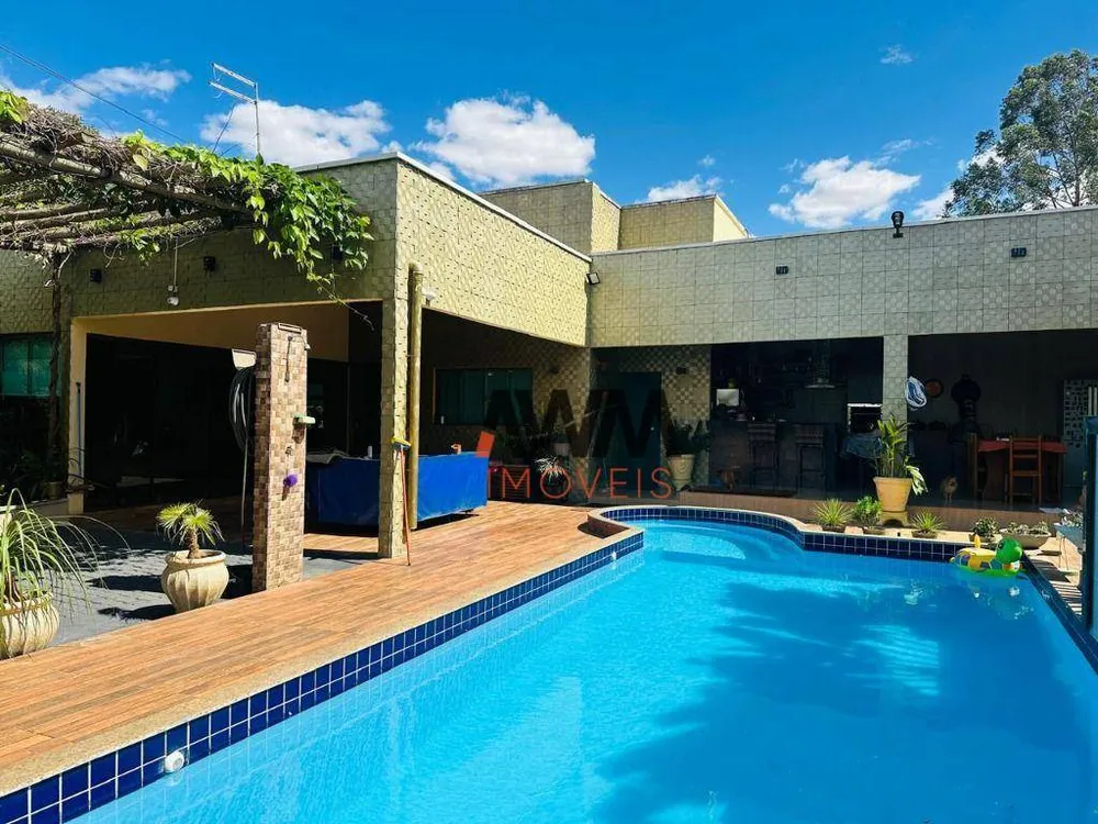 Chácara, 4 quartos, 1513 m² - Foto 1