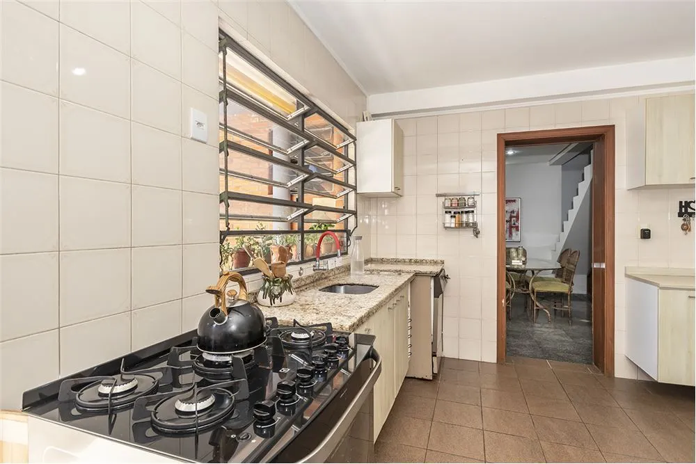Casa, 4 quartos, 250 m² - Foto 1