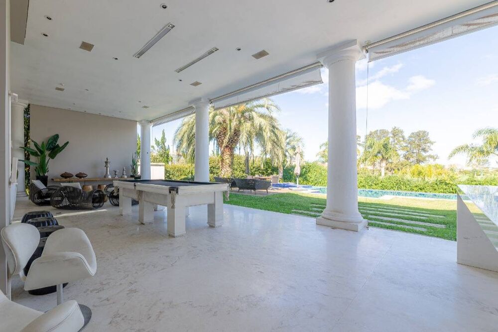Casa de Condomínio à venda com 4 quartos, 724m² - Foto 2