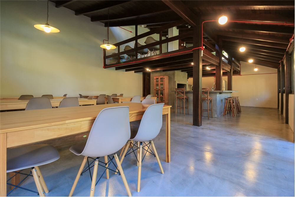 Casa de Condomínio à venda com 3 quartos, 220m² - Foto 2