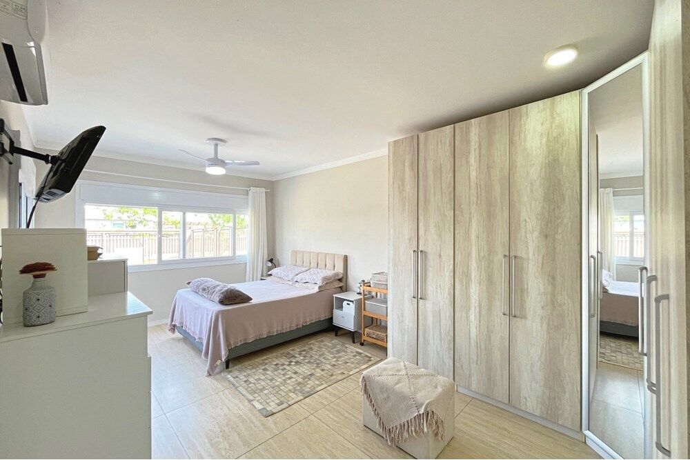 Casa à venda com 3 quartos, 154m² - Foto 1