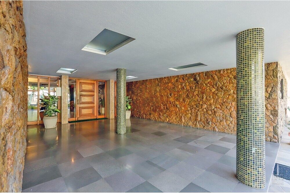 Apartamento à venda com 3 quartos, 180m² - Foto 2