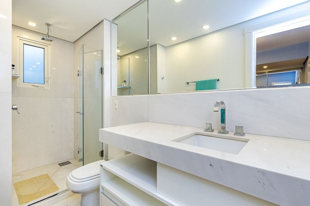 Apartamento à venda com 3 quartos, 223m² - Foto 4