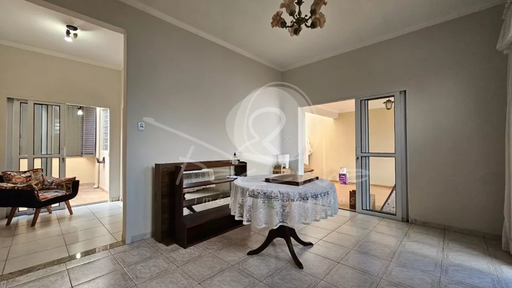 Casa à venda com 5 quartos, 206m² - Foto 1