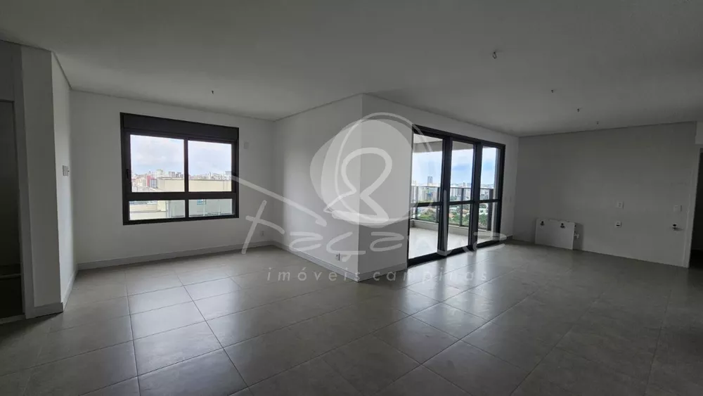 Apartamento à venda com 3 quartos, 125m² - Foto 2