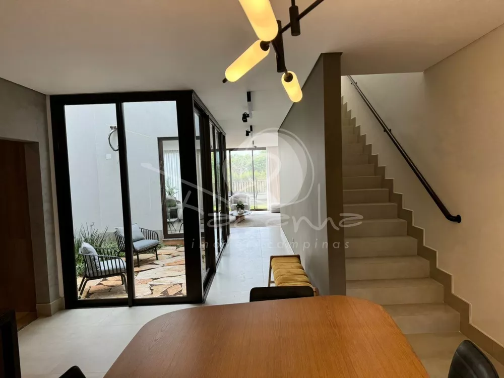 Casa de Condomínio à venda com 3 quartos, 241m² - Foto 2