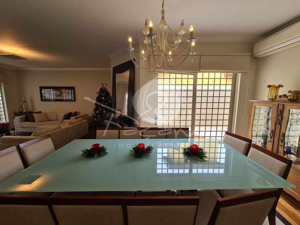 Casa, 4 quartos, 241 m² - Foto 1