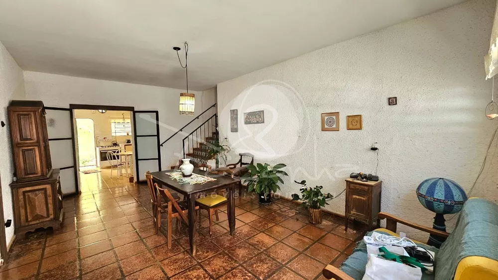 Casa à venda com 4 quartos, 315m² - Foto 1