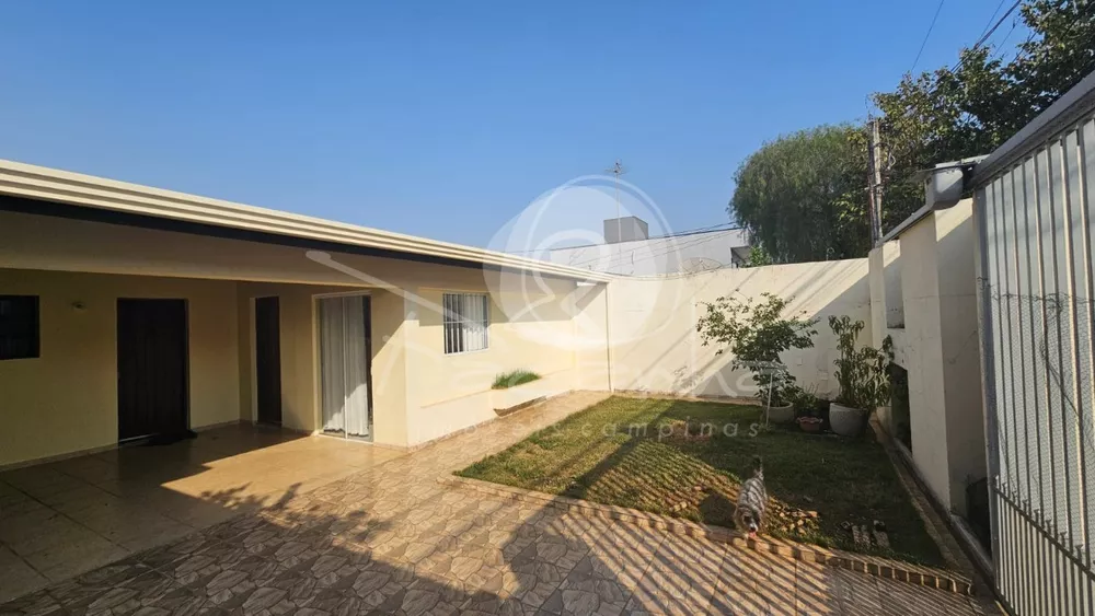 Casa à venda com 3 quartos, 212m² - Foto 1