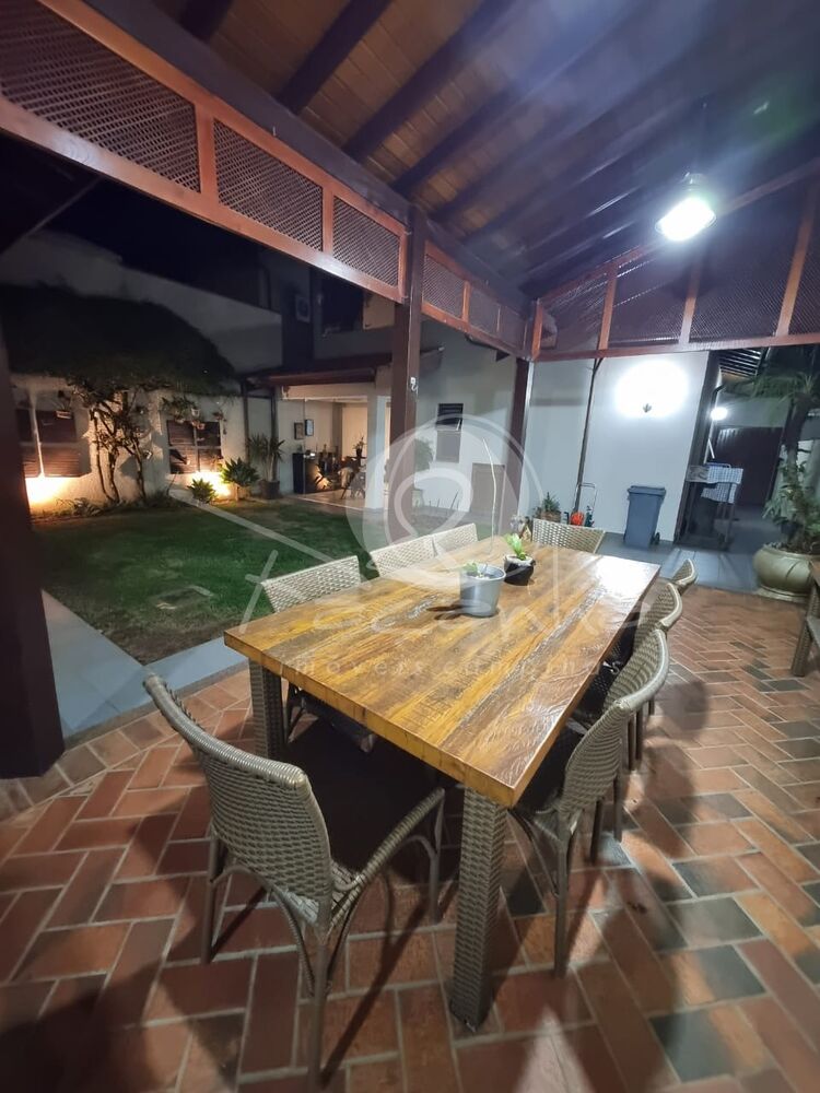 Casa de Condomínio à venda com 4 quartos, 358m² - Foto 3