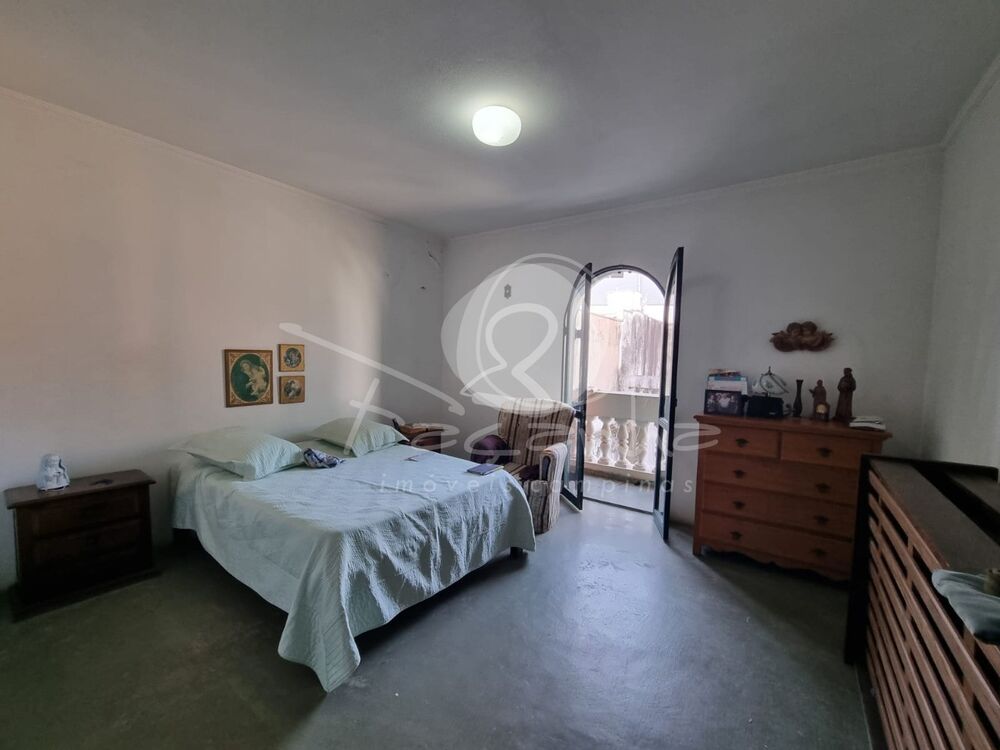 Sobrado, 3 quartos, 418 m² - Foto 1