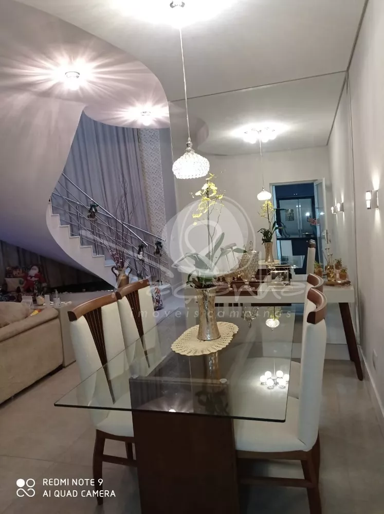 Casa de Condomínio à venda com 3 quartos, 250m² - Foto 1