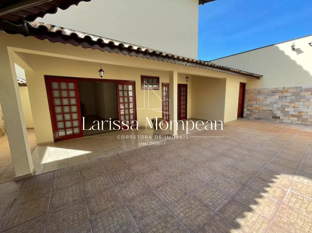 Casa à venda com 3 quartos, 245m² - Foto 2