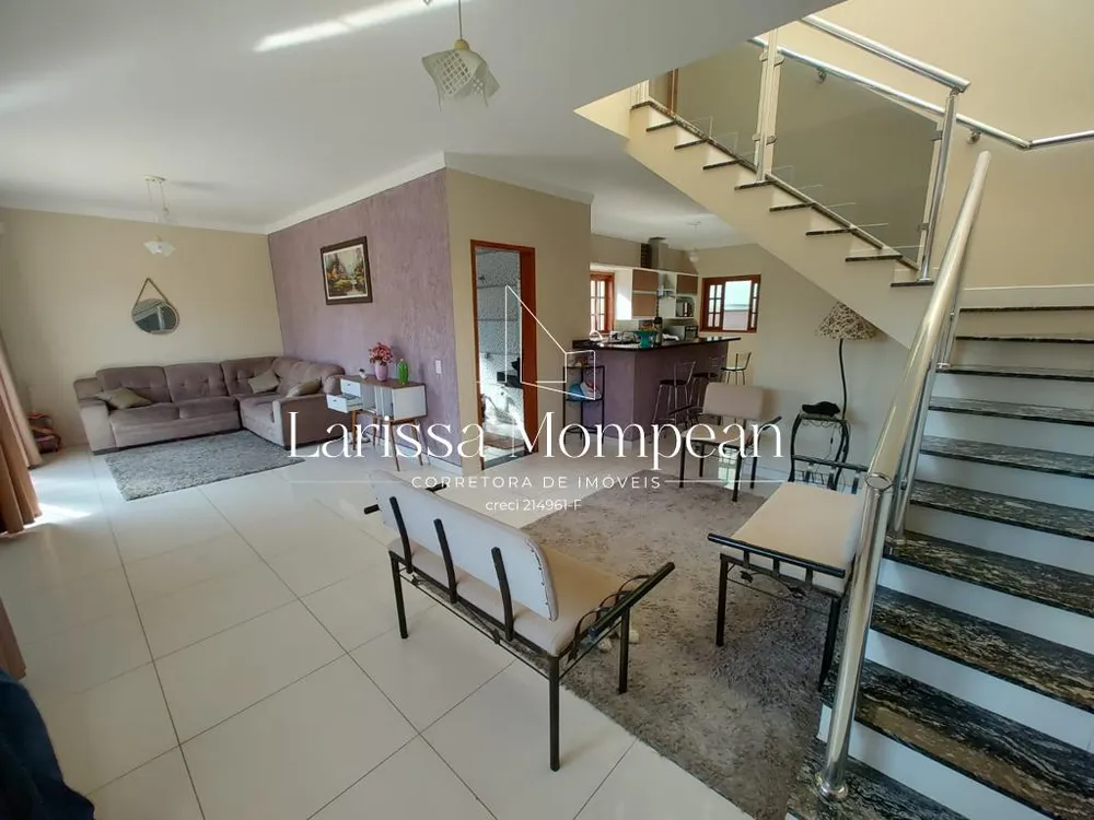 Casa, 3 quartos, 261 m² - Foto 1
