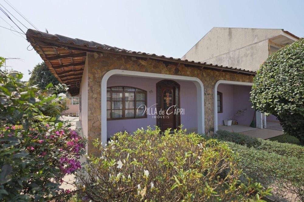 Casa à venda com 4 quartos, 230m² - Foto 1