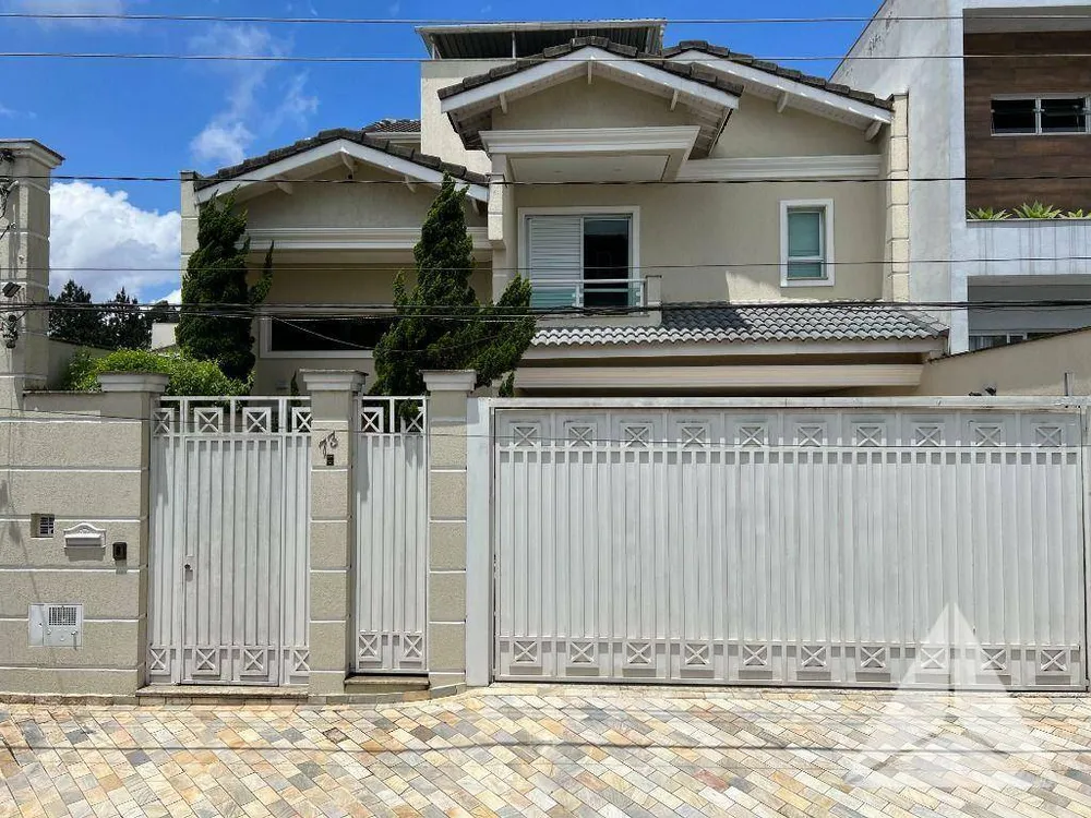 Sobrado, 3 quartos, 439 m² - Foto 1