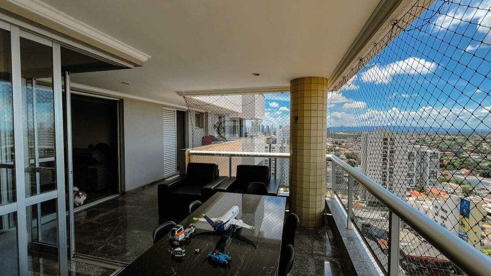 Apartamento à venda com 3 quartos, 180m² - Foto 4