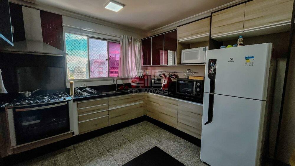 Apartamento à venda com 3 quartos, 180m² - Foto 1