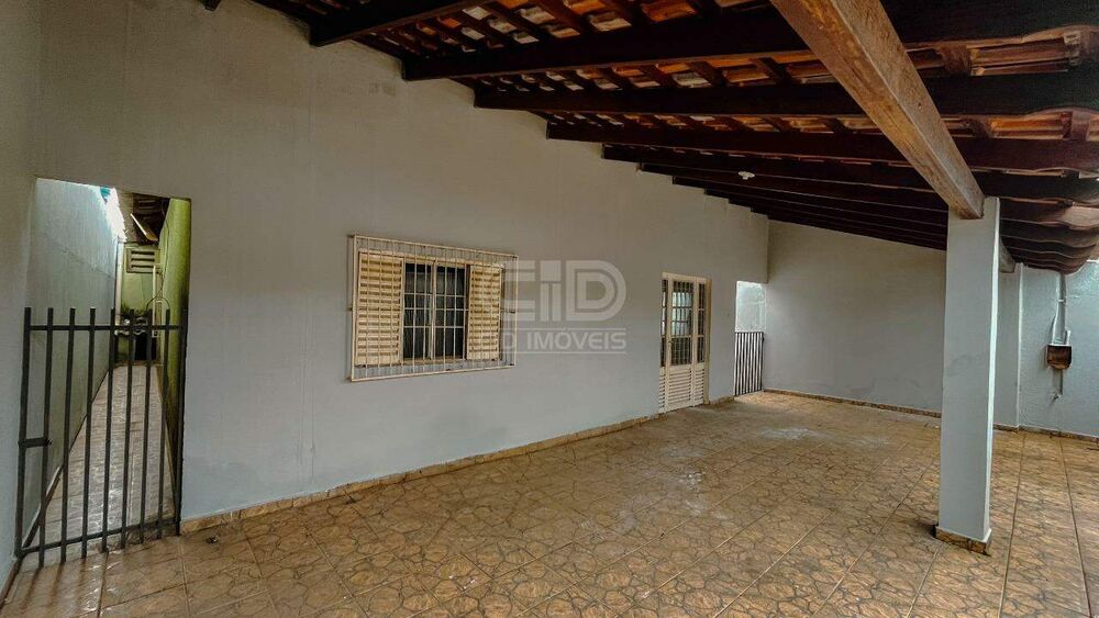 Casa à venda com 3 quartos, 174m² - Foto 2