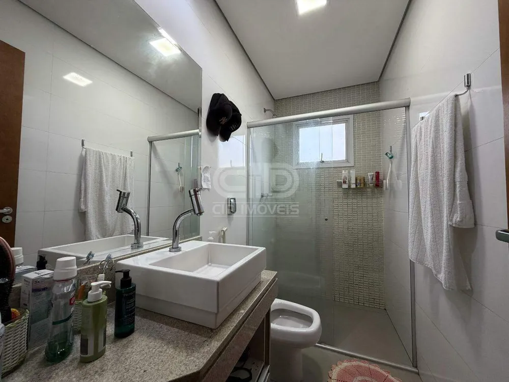Casa, 4 quartos, 253 m² - Foto 2