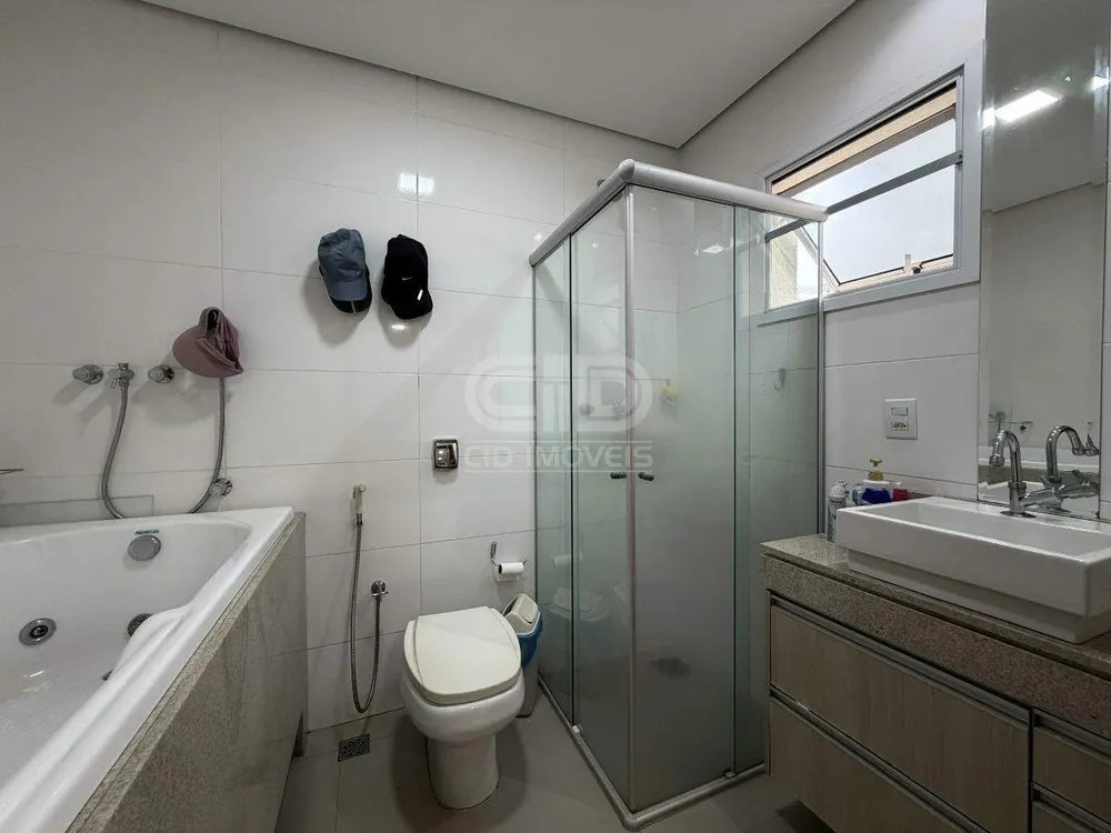 Casa, 4 quartos, 253 m² - Foto 3