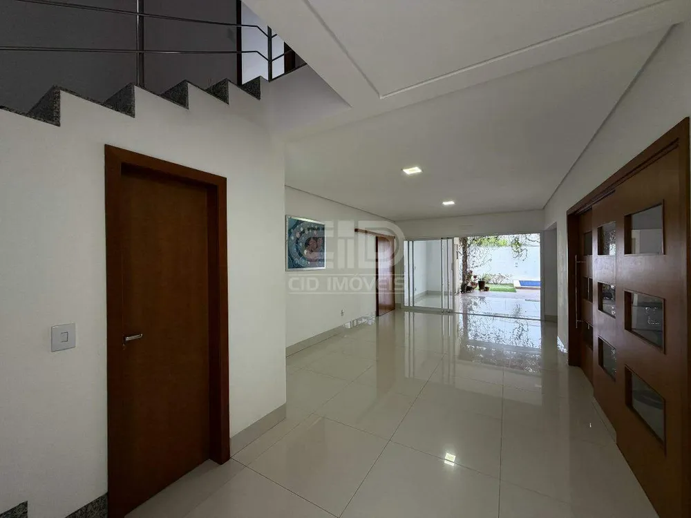 Casa, 4 quartos, 253 m² - Foto 1