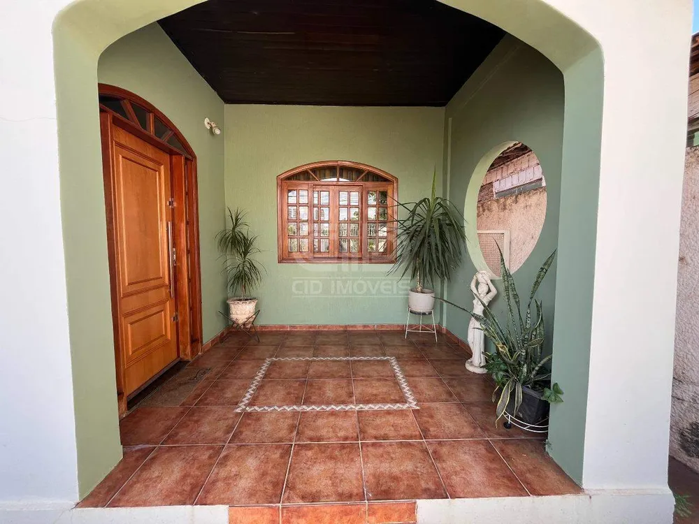 Casa, 3 quartos, 265 m² - Foto 2