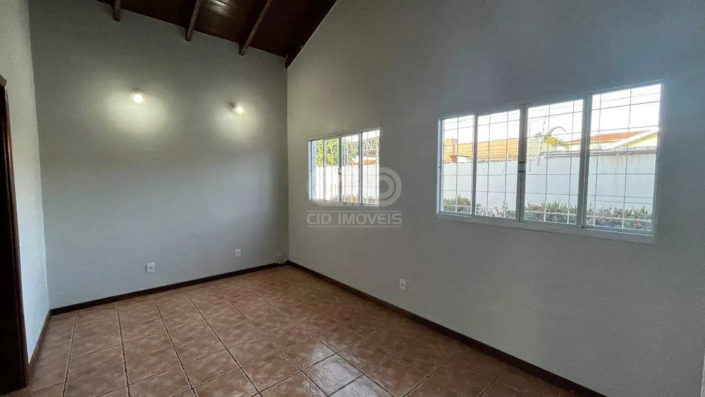 Casa à venda com 3 quartos, 205m² - Foto 3