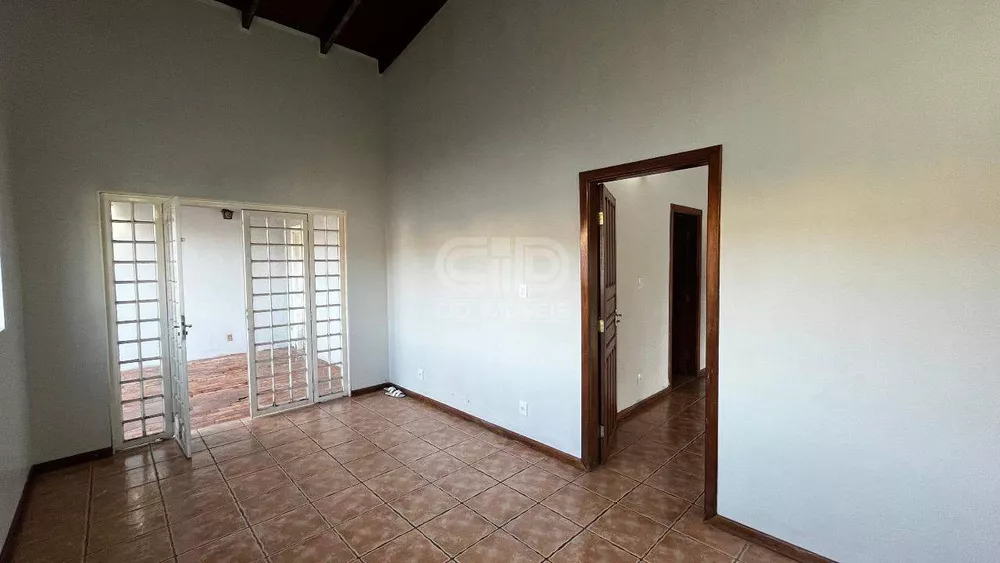 Casa à venda com 3 quartos, 205m² - Foto 4