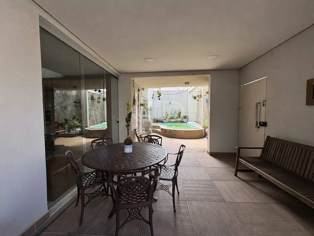 Casa, 4 quartos, 172 m² - Foto 1