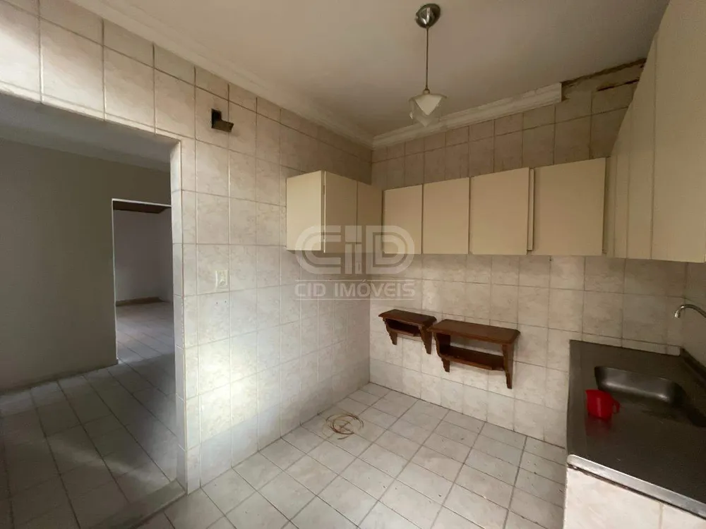 Casa, 6 quartos, 259 m² - Foto 2