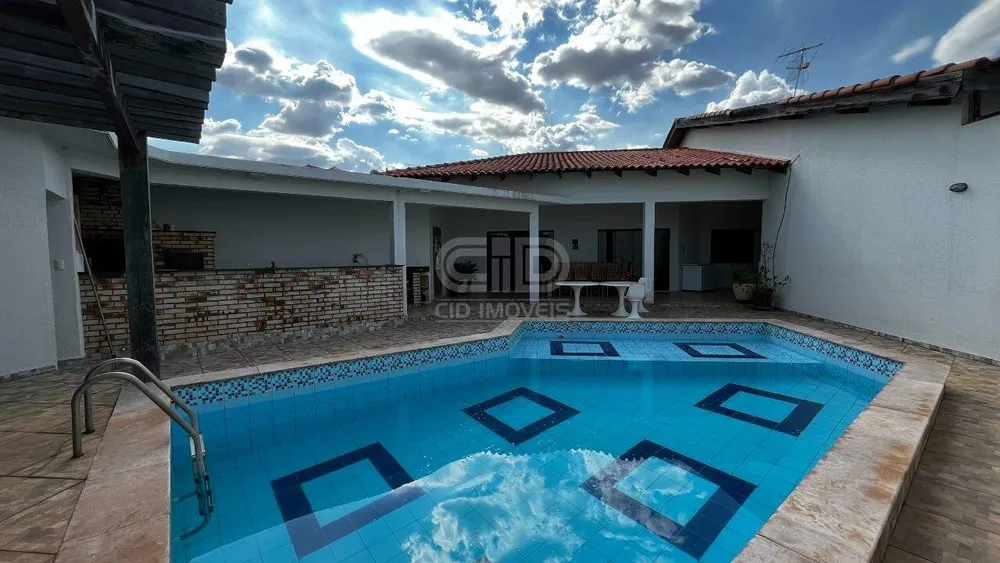 Casa, 5 quartos, 366 m² - Foto 1