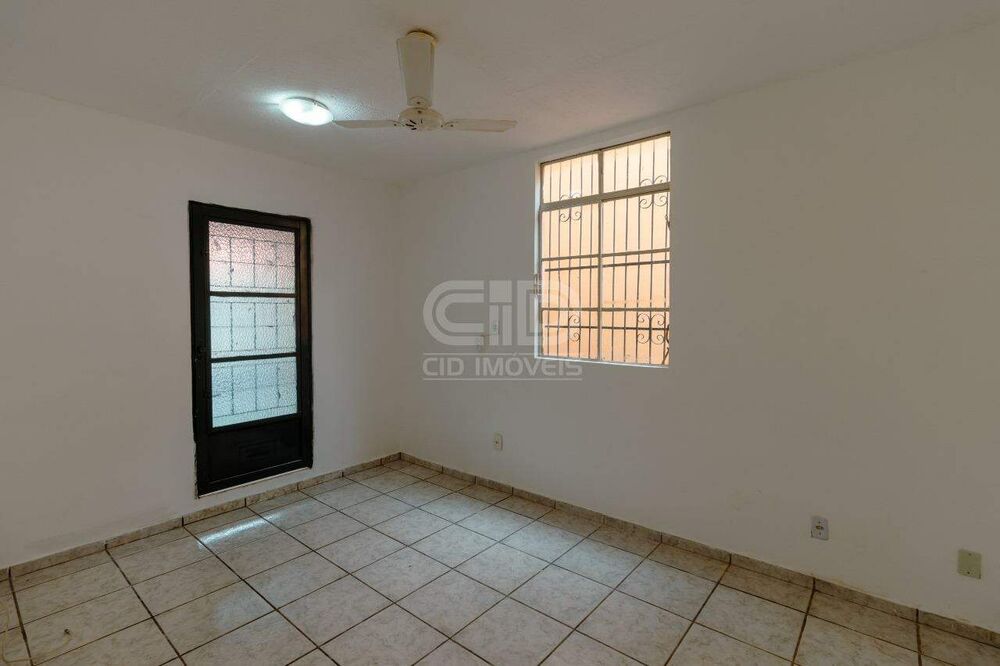 Casa à venda com 4 quartos, 168m² - Foto 4
