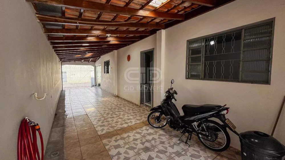 Casa à venda com 3 quartos, 233m² - Foto 4