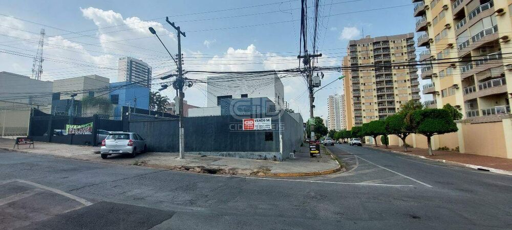 Sobrado à venda com 5 quartos, 292m² - Foto 1