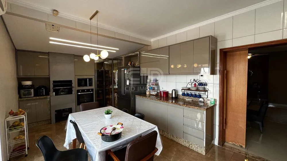 Casa, 5 quartos, 210 m² - Foto 11