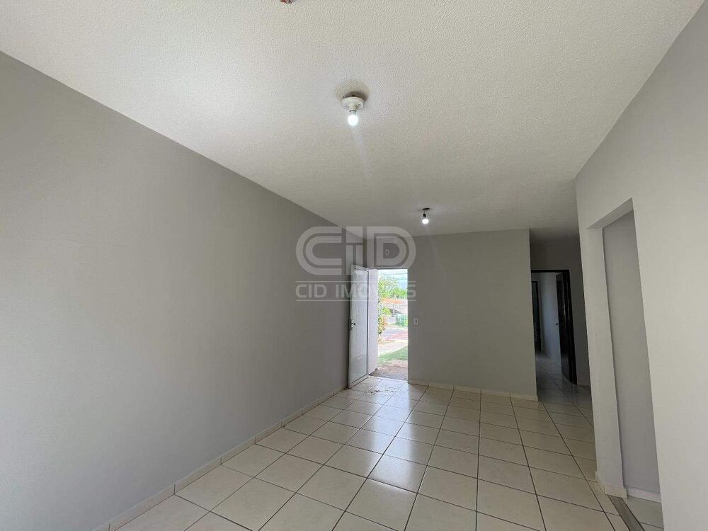 Casa para alugar com 3 quartos, 60m² - Foto 2