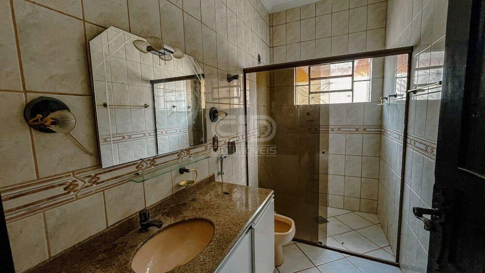 Casa à venda com 3 quartos, 197m² - Foto 3
