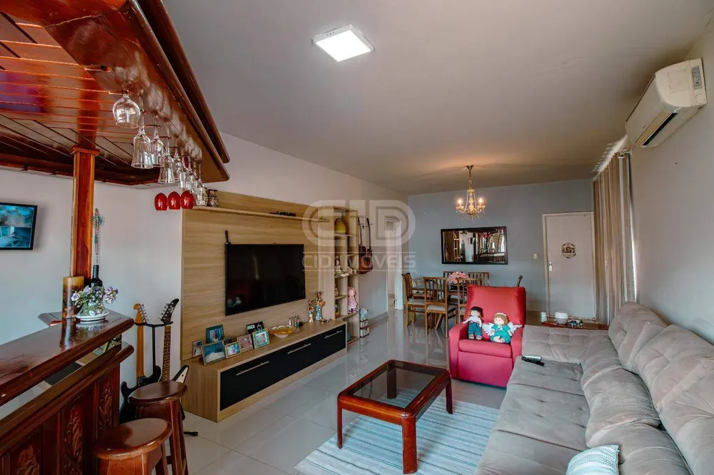 Casa, 5 quartos, 240 m² - Foto 1