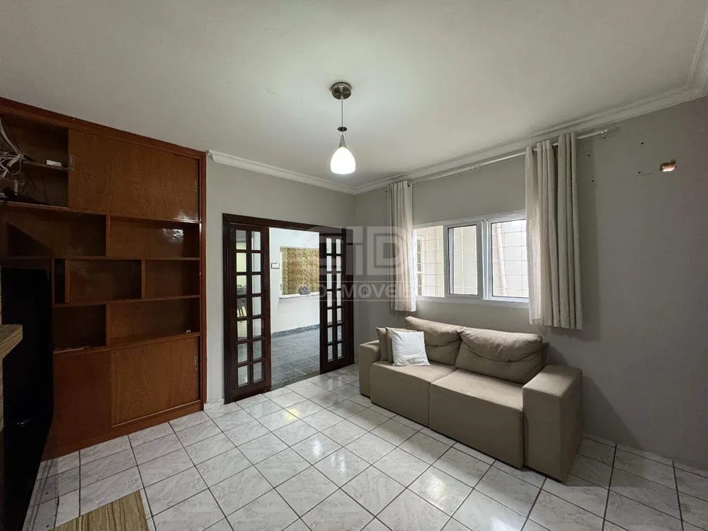 Casa, 3 quartos, 208 m² - Foto 1