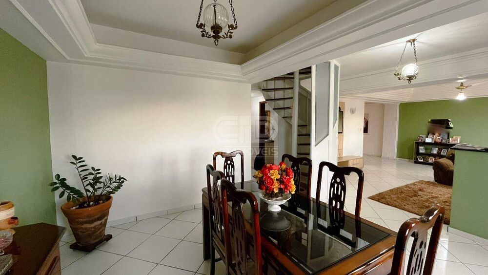 Apartamento à venda com 4 quartos, 232m² - Foto 2