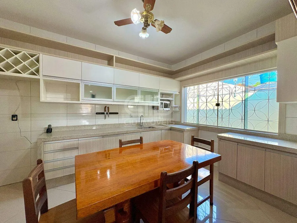 Casa, 3 quartos, 225 m² - Foto 2