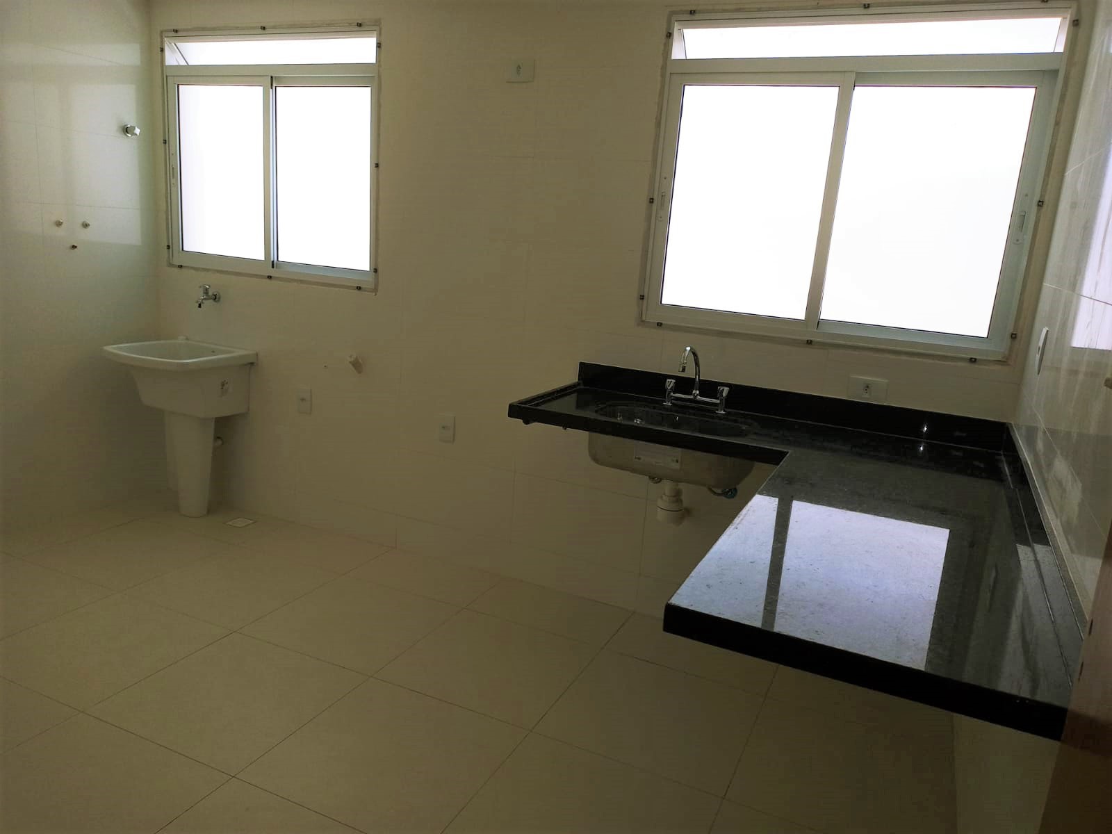 Apartamento à venda com 3 quartos, 102m² - Foto 2