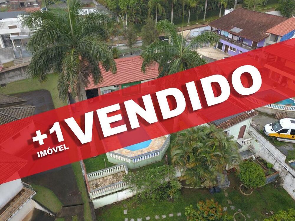 Casa à venda com 3 quartos, 200m² - Foto 1