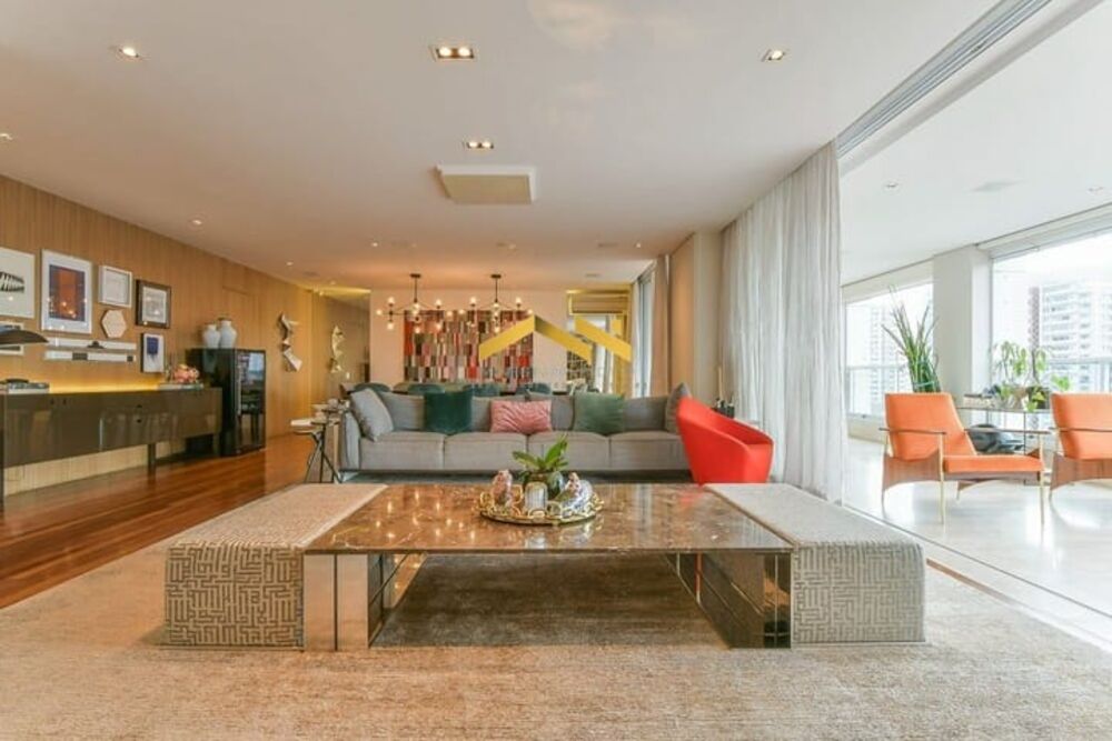 Apartamento à venda com 4 quartos, 271m² - Foto 1